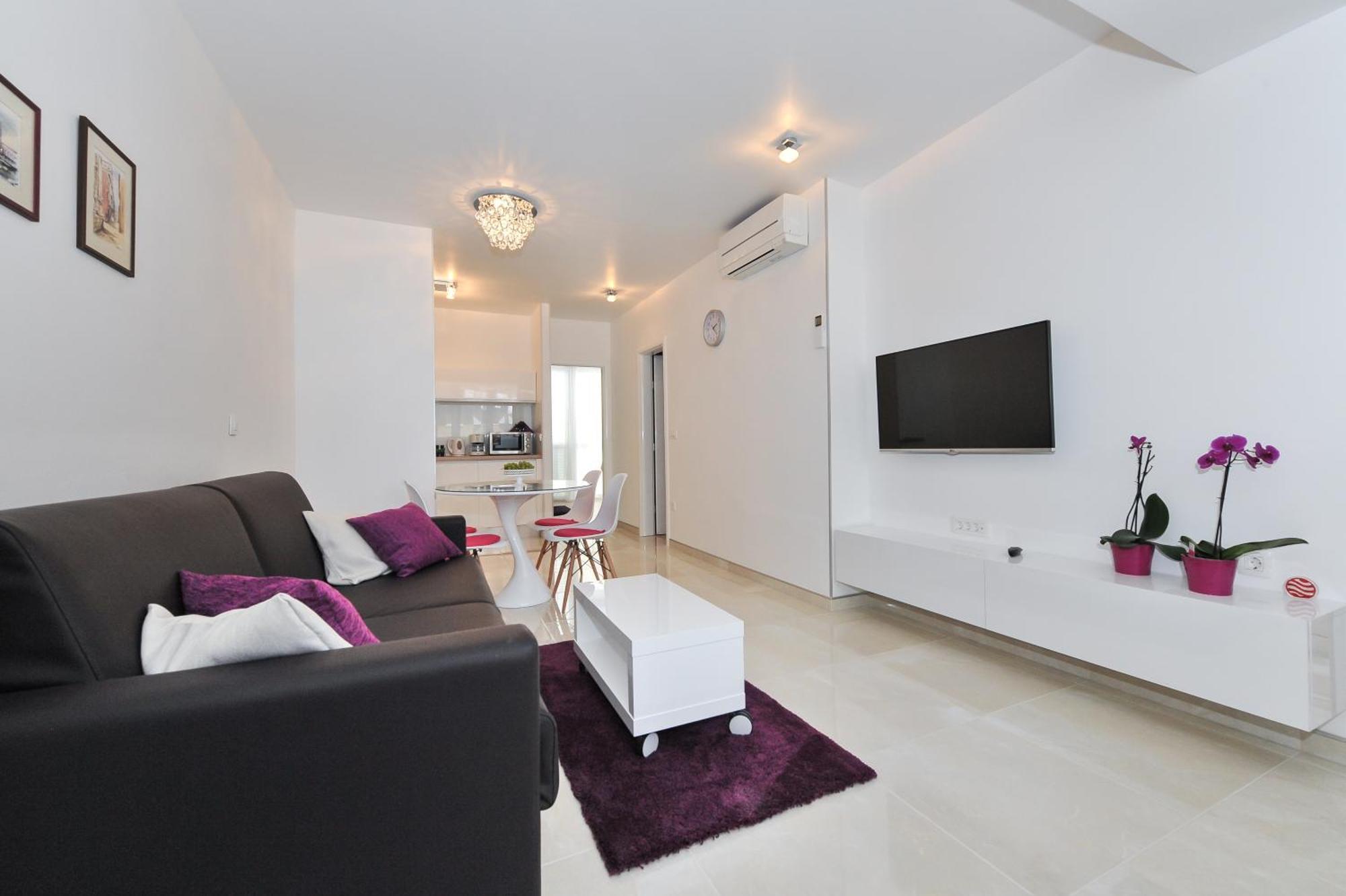 Luka Apartment *