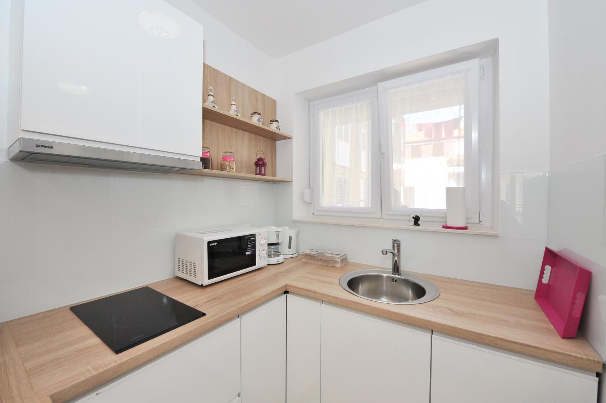Luka Apartment *