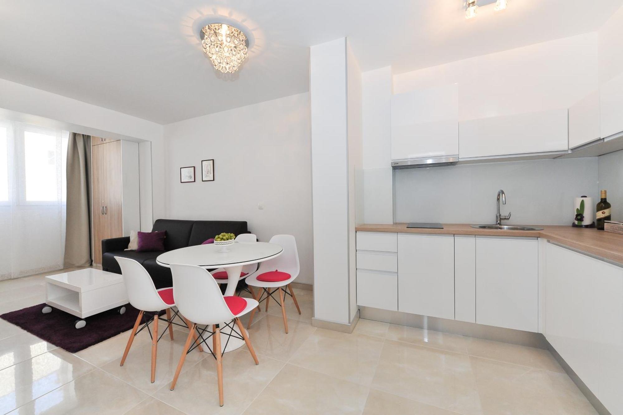 Luka Apartment *